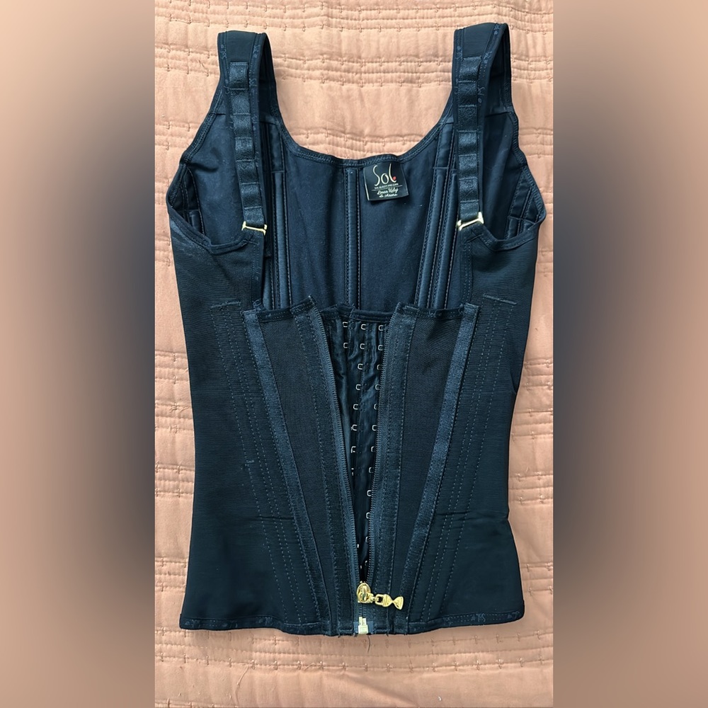 Like new size M corset girdle
